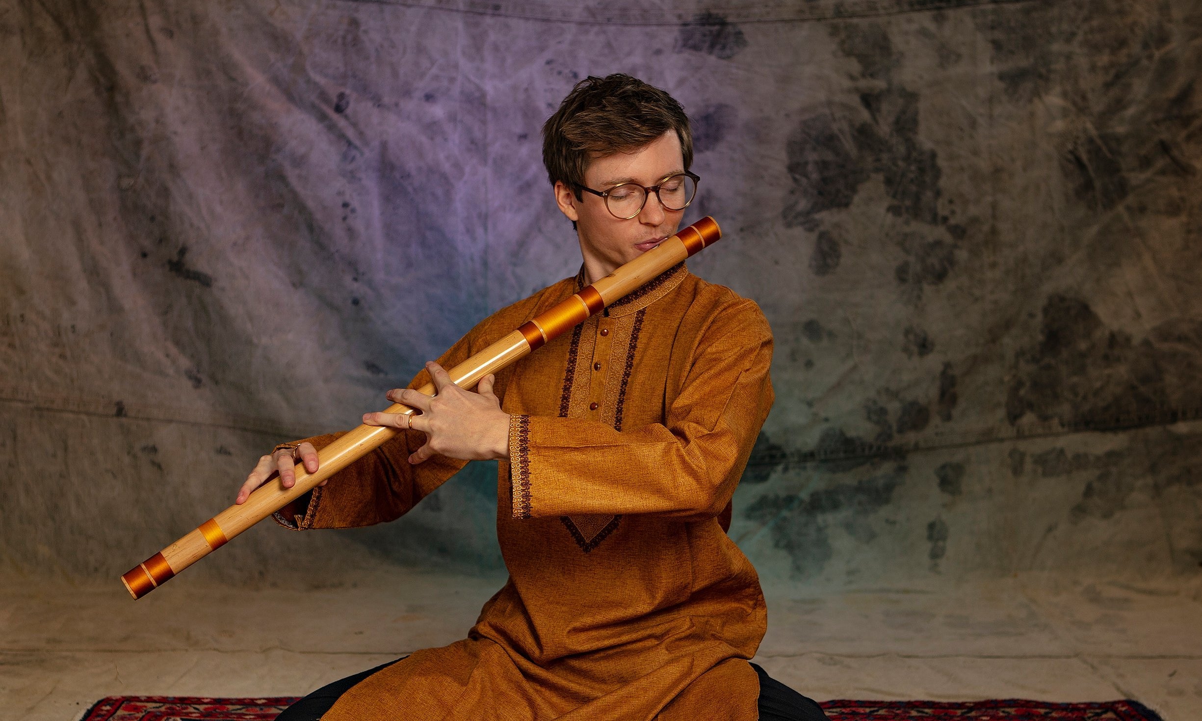 Flute player linus lundquist playing bansuri